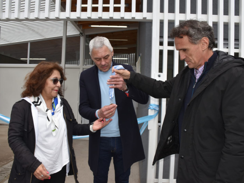 Katopodis hizo entrega a Cagliardi de las llaves del Centro de Desarrollo Infantil II "Juan José Bajcic"